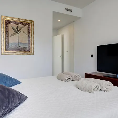 Stylish Hills With Lovely Views Apartment *