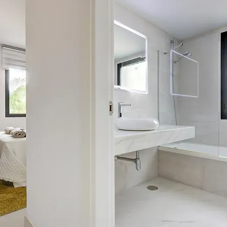Apartment Stylish Hills With Lovely Views