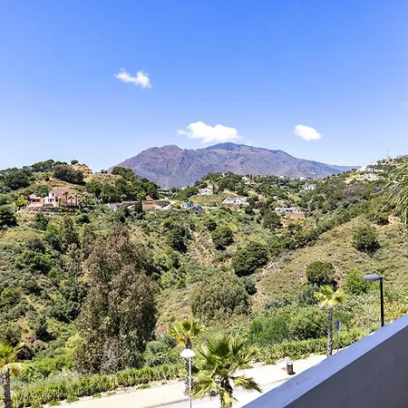 Apartment Stylish Hills With Lovely Views